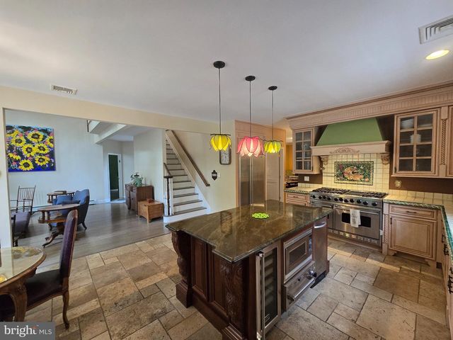 112 BEACON HILL RD, Morganville, NJ 07751