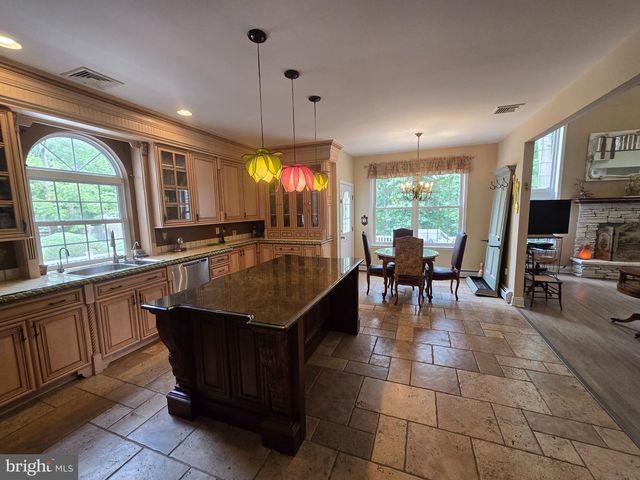 112 BEACON HILL RD, Morganville, NJ 07751