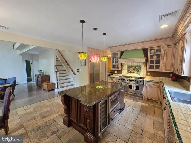 112 BEACON HILL RD, Morganville, NJ 07751