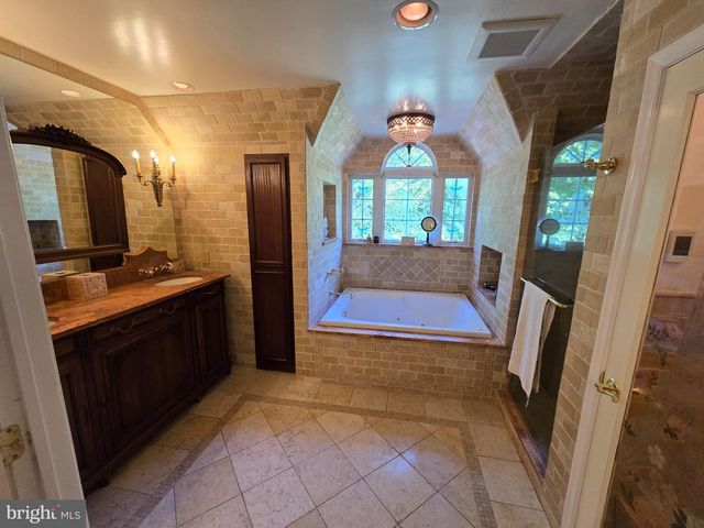 112 BEACON HILL RD, Morganville, NJ 07751