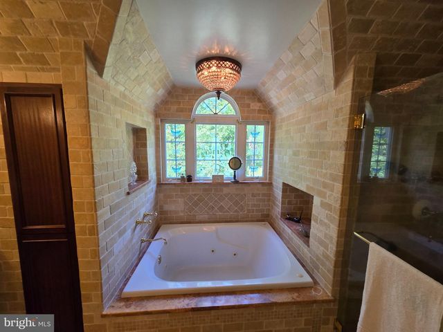 112 BEACON HILL RD, Morganville, NJ 07751