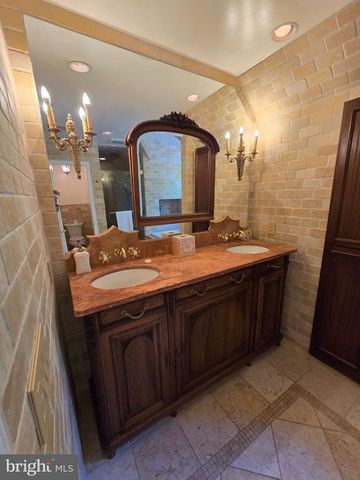 112 BEACON HILL RD, Morganville, NJ 07751