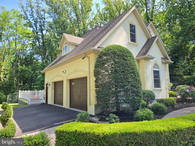 112 BEACON HILL RD, Morganville, NJ 07751