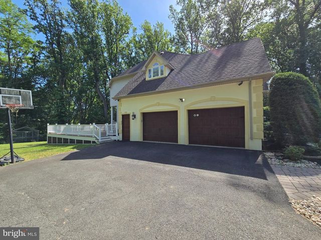 112 BEACON HILL RD, Morganville, NJ 07751