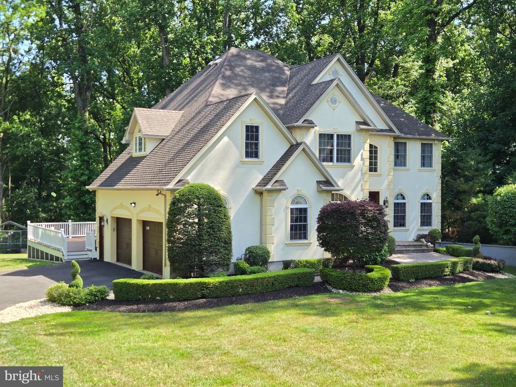 112 BEACON HILL RD, Morganville, NJ 07751
