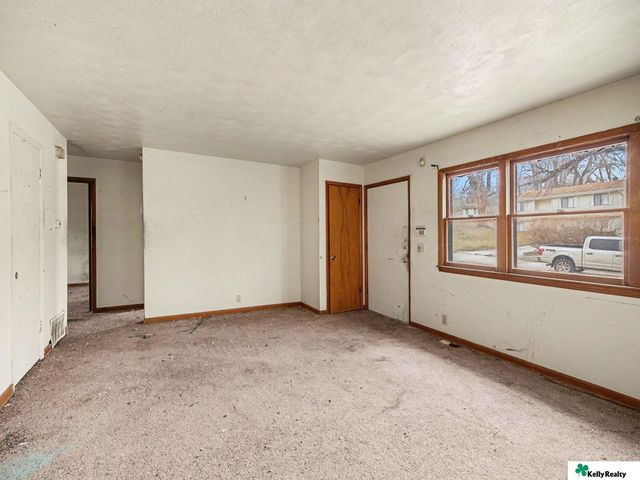 4508 Huntington Avenue, Omaha, NE 68152