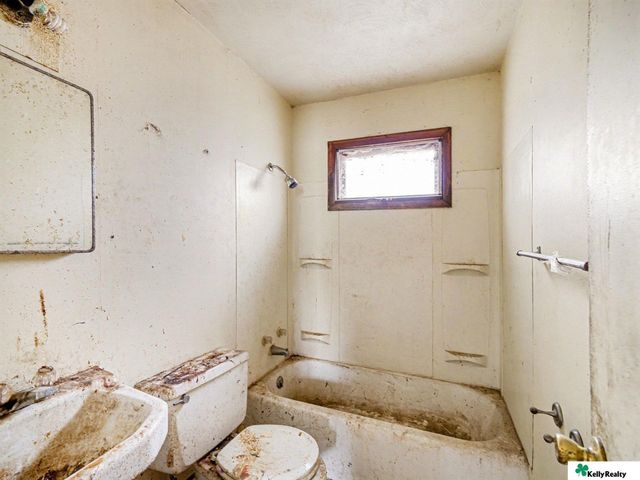 4508 Huntington Avenue, Omaha, NE 68152