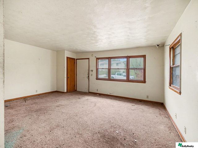 4508 Huntington Avenue, Omaha, NE 68152