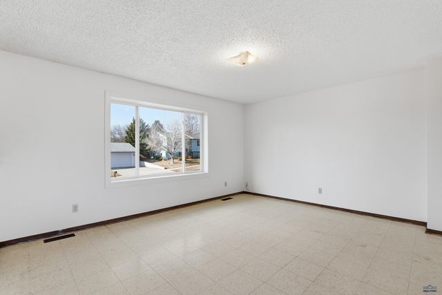 3616 IVY AVE, Rapid City, SD 57701