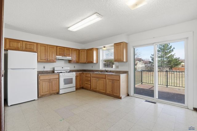 3616 IVY AVE, Rapid City, SD 57701