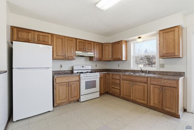 3616 IVY AVE, Rapid City, SD 57701