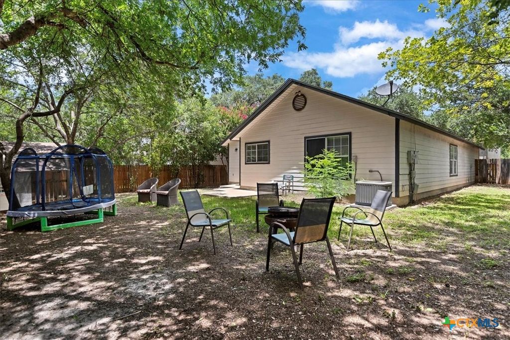 Image 11 of property listing at 10410 Overland Creek, San Antonio, TX 78245