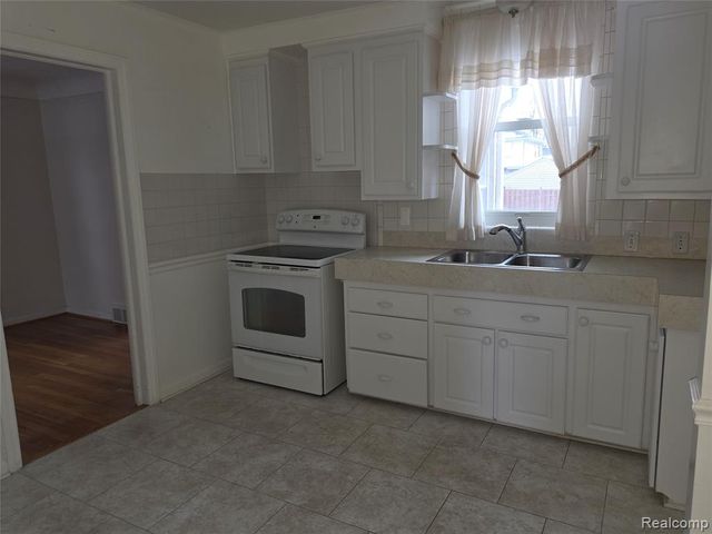 742 N York Street, Dearborn, MI 48128