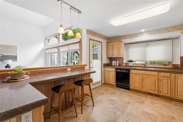 1451 Dover Bay Drive, Clive, IA 50325