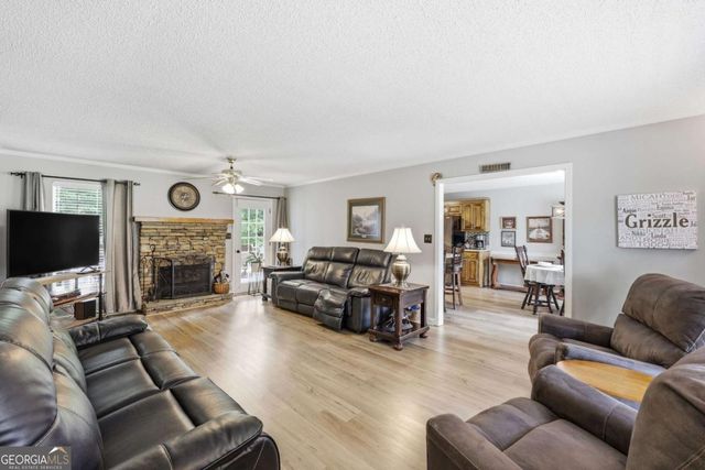 3958 Pointe N, Gainesville, GA 30506