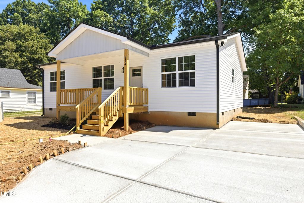 924 E Davis Street, Burlington, NC 27215