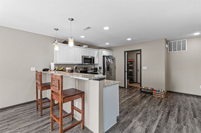 363 Aspen Court, Solon, IA 52333