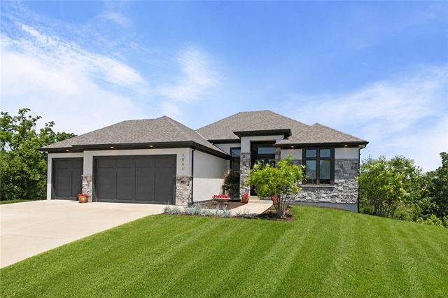7041 N London Avenue, Kansas City, MO 64151