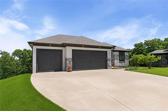 7041 N London Avenue, Kansas City, MO 64151