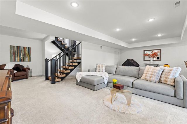 7041 N London Avenue, Kansas City, MO 64151