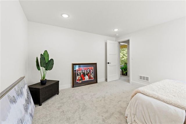 7041 N London Avenue, Kansas City, MO 64151