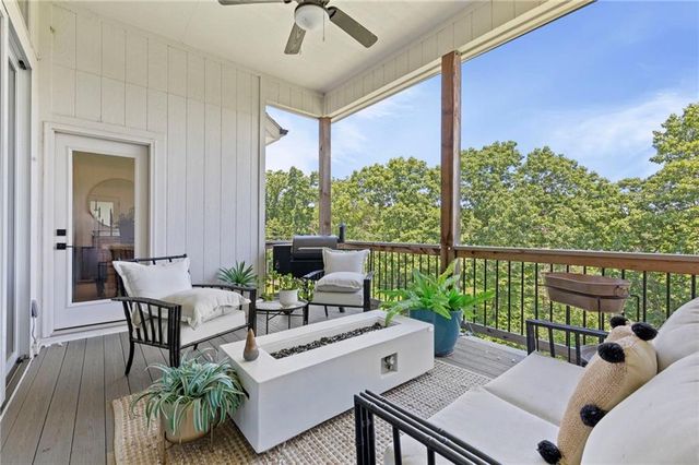 7041 N London Avenue, Kansas City, MO 64151