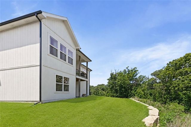 7041 N London Avenue, Kansas City, MO 64151