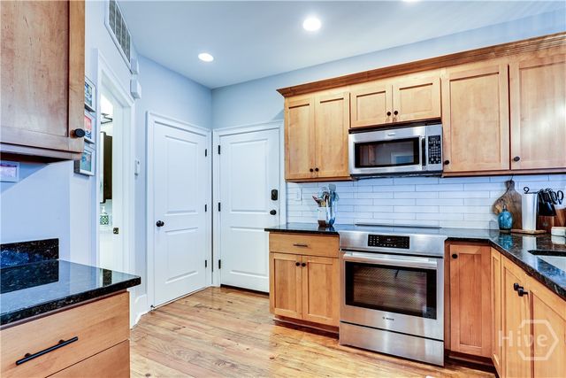 305 E Bolton Street 201, Savannah, GA 31401