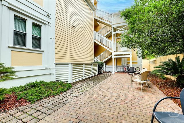305 E Bolton Street 201, Savannah, GA 31401