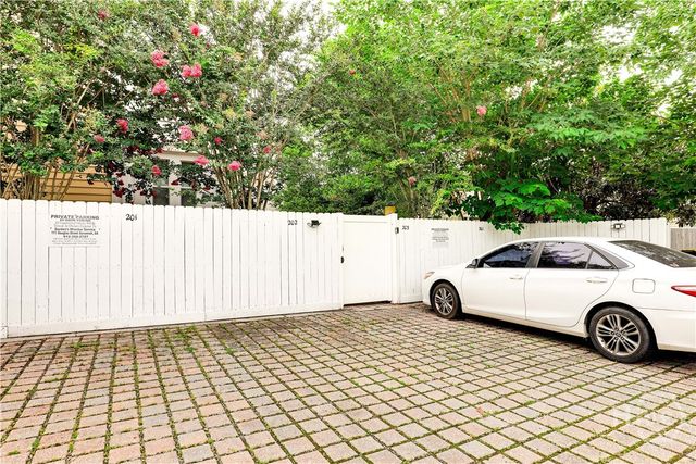 305 E Bolton Street 201, Savannah, GA 31401