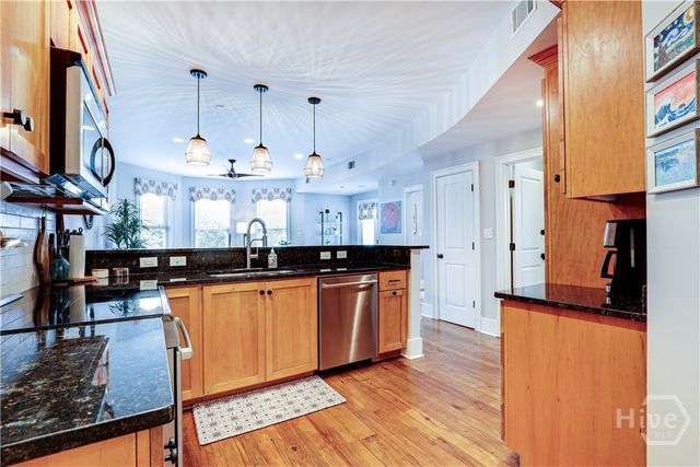 305 E Bolton Street 201, Savannah, GA 31401
