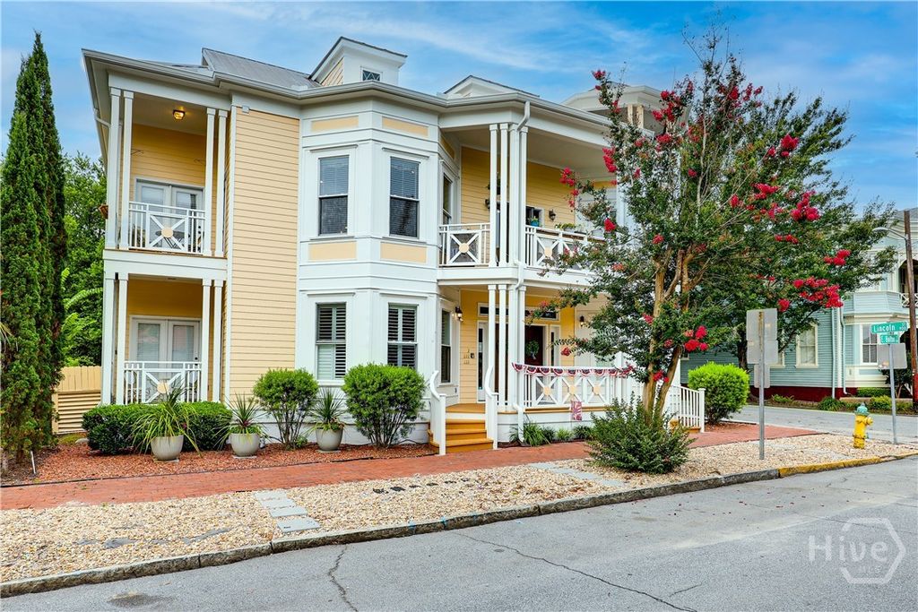 305 E Bolton Street 201, Savannah, GA 31401