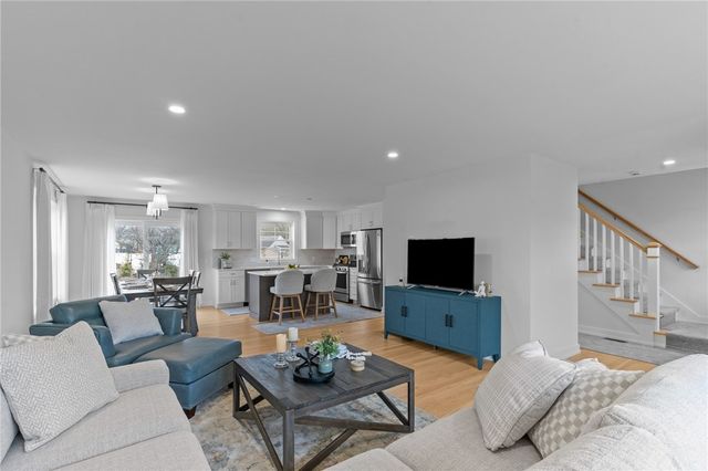 38 Red Maple Lane, Warwick, RI 02886