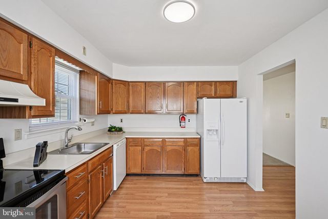 107 BASTIAN DR, Mount Laurel, NJ 08054