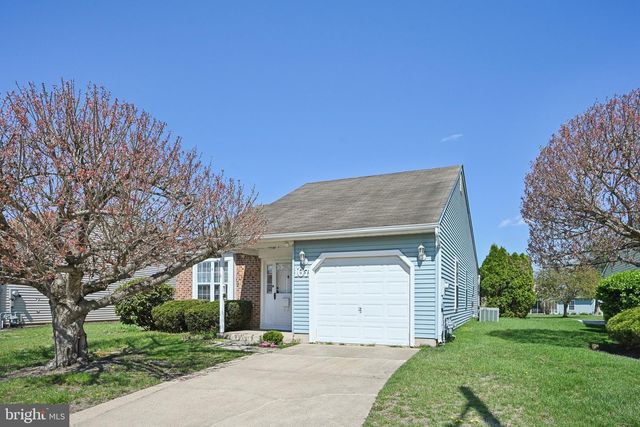 107 BASTIAN DR, Mount Laurel, NJ 08054