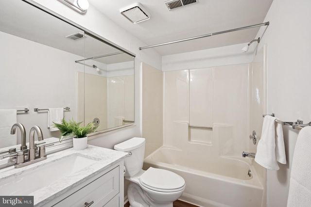 107 BASTIAN DR, Mount Laurel, NJ 08054