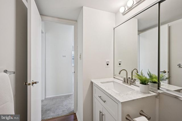 107 BASTIAN DR, Mount Laurel, NJ 08054