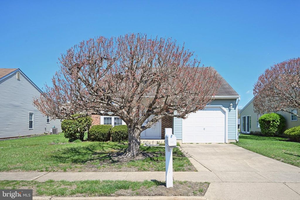 107 BASTIAN DR, Mount Laurel, NJ 08054