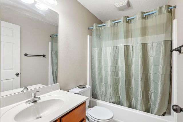 1102 E Cobblestone Drive, Ozark, MO 65721