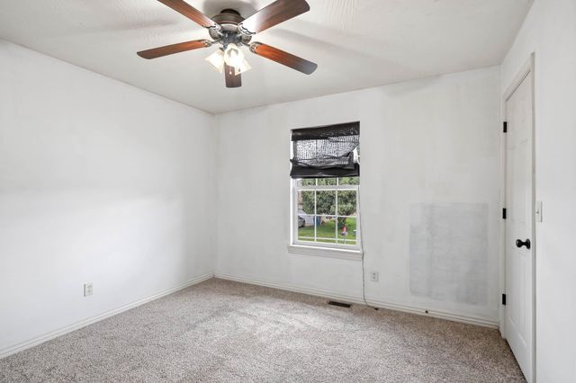 1102 E Cobblestone Drive, Ozark, MO 65721
