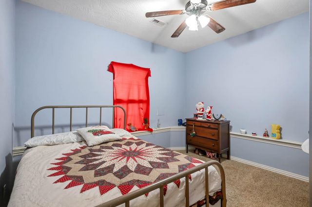1102 E Cobblestone Drive, Ozark, MO 65721