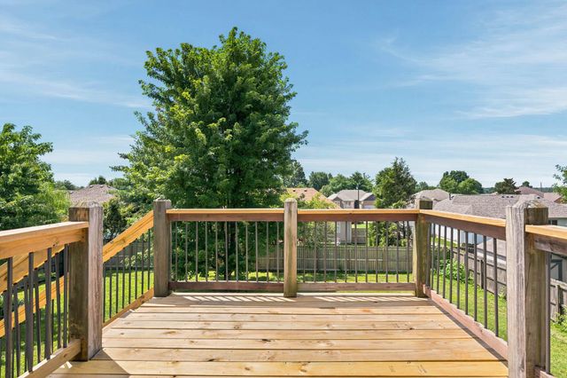 1102 E Cobblestone Drive, Ozark, MO 65721
