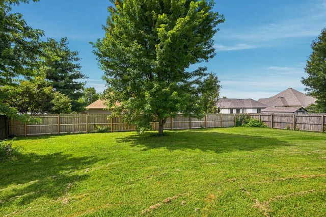 1102 E Cobblestone Drive, Ozark, MO 65721