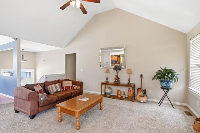 1102 E Cobblestone Drive, Ozark, MO 65721