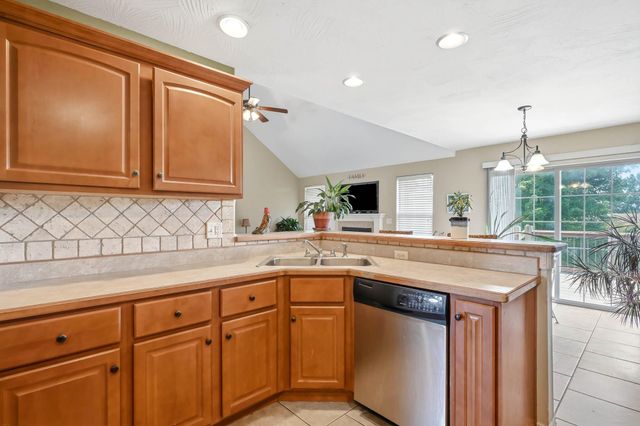 1102 E Cobblestone Drive, Ozark, MO 65721