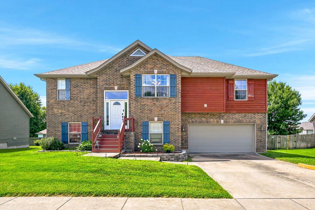 1102 E Cobblestone Drive, Ozark, MO 65721