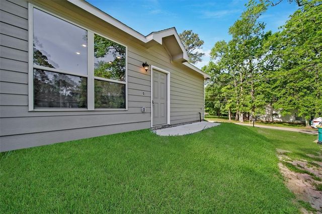 1307 St Lawrence River Rd, Conroe, TX 77385