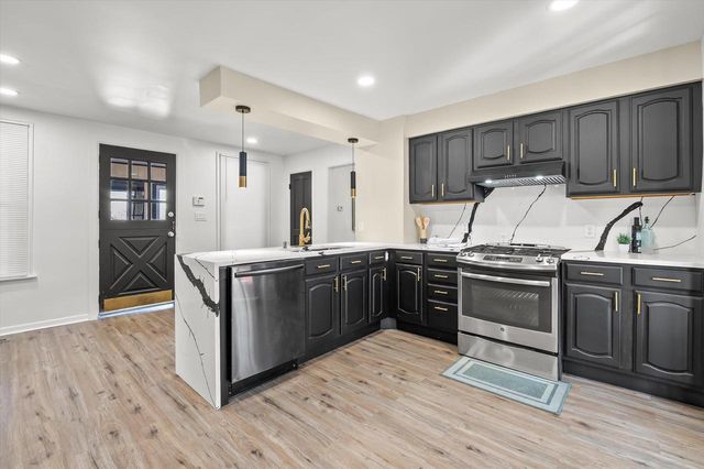 W156N5045 Pilgrim ROAD, Menomonee Falls, WI 53051