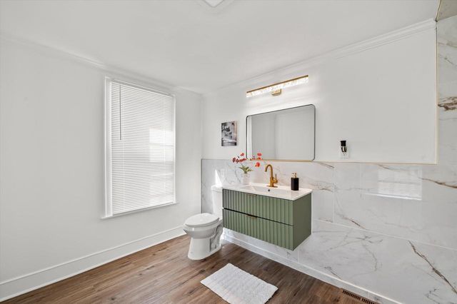 W156N5045 Pilgrim ROAD, Menomonee Falls, WI 53051