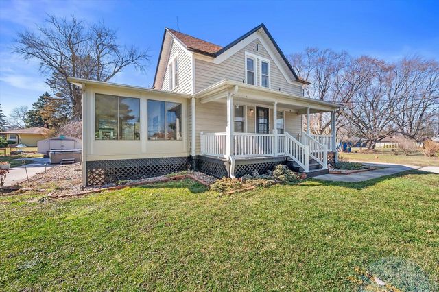 W156N5045 Pilgrim ROAD, Menomonee Falls, WI 53051